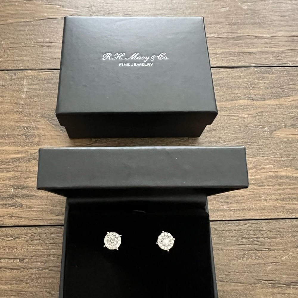 ✨R.H. Macy & Co. Fine Jewelry✨ Diamond Earrings - Picture 2 of 10